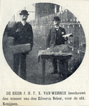 98311 Afbeelding van de autoriteit in pluimvee en konijnen, J.H.F.X. (Xavier) van Wersch (links), bij de winnaar van de ...